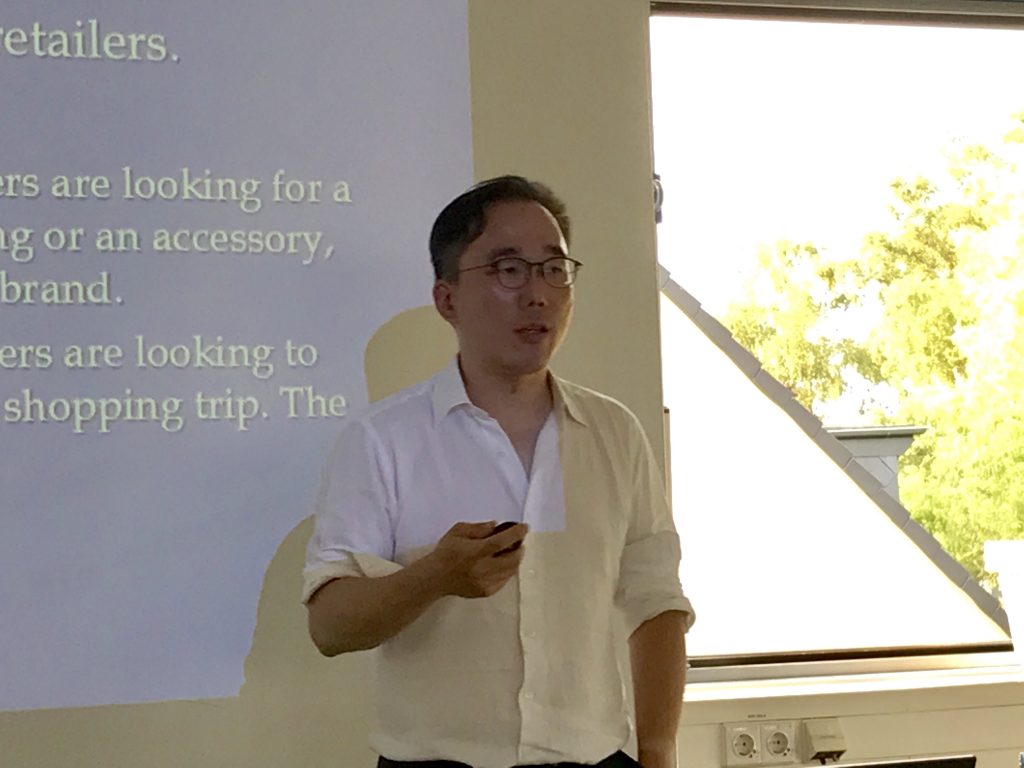 Thomas Cheng, Professor aus Hongkong, spricht über RPM.