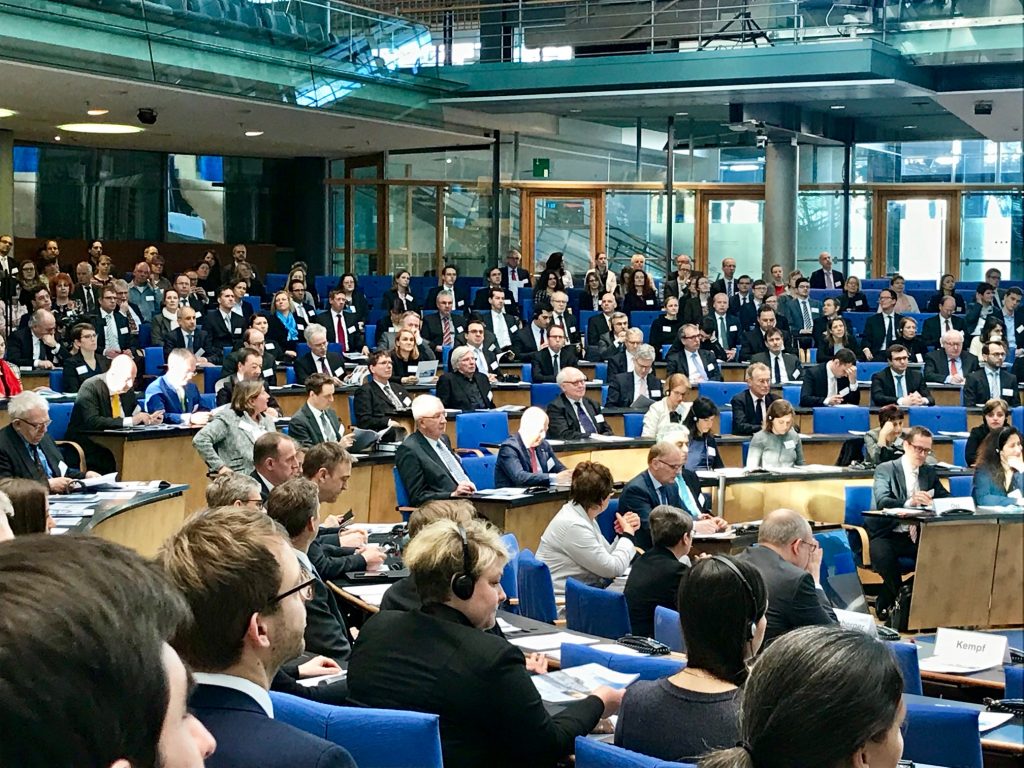 Zum Jubiläum des BKartA kommen alle zum Gratulieren.