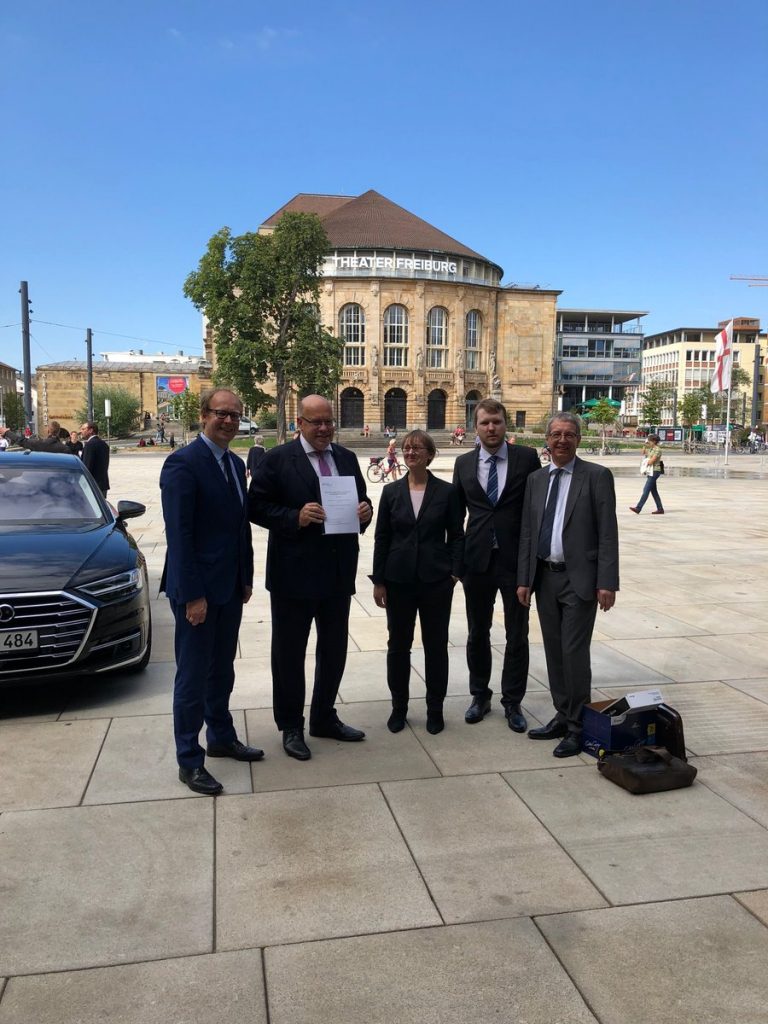 The three professors submit their study about the reform of abusive control to the German Minister for Economic Affairs
